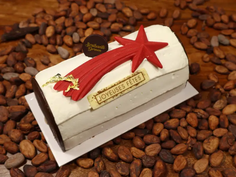 Meringue croustillante, glace vanille de Madagascar, sorbet framboise, chantilly légère. (Sans farine)